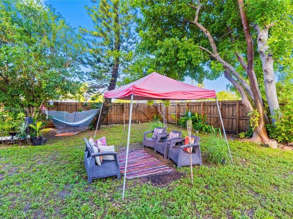 2447 Wilson St, Hollywood FL 33020