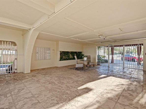 341 N Birch Rd 216, Fort Lauderdale FL 33304
