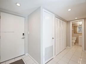 341 N Birch Rd 216, Fort Lauderdale FL 33304