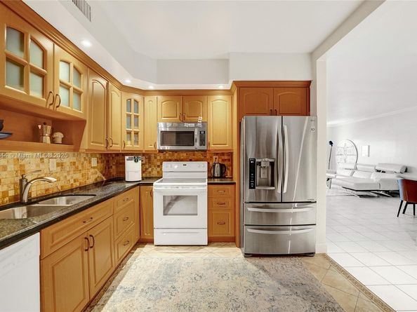 1701 S Ocean Dr 105, Hollywood FL 33019