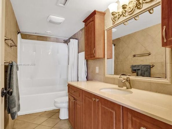 1701 S Ocean Dr 105, Hollywood FL 33019