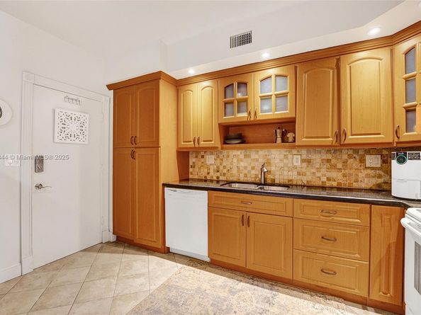 1701 S Ocean Dr 105, Hollywood FL 33019