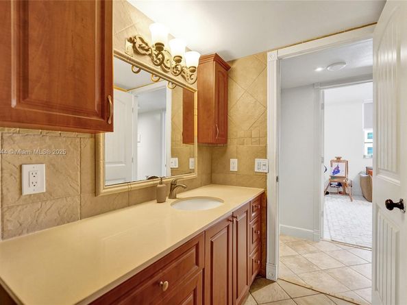 1701 S Ocean Dr 105, Hollywood FL 33019