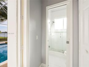 2893 Oakbrook Dr, Weston FL 33332