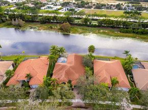 2893 Oakbrook Dr, Weston FL 33332
