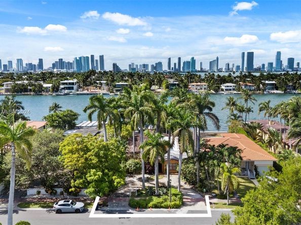 330 W Rivo Alto Dr, Miami Beach FL 33139