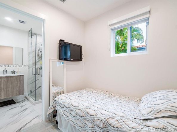 2437 SW 25th Ter, Miami FL 33133
