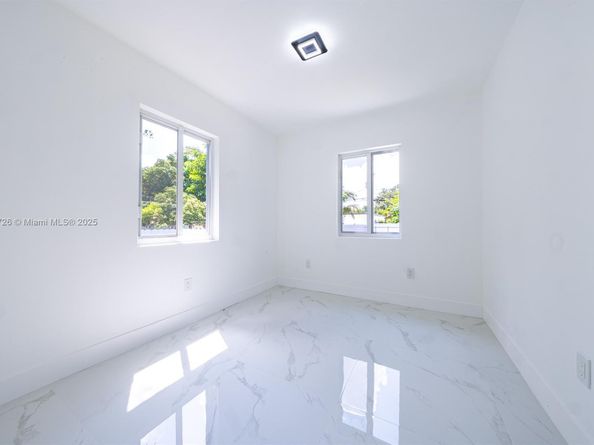 910 NW 133rd St, North Miami FL 33168