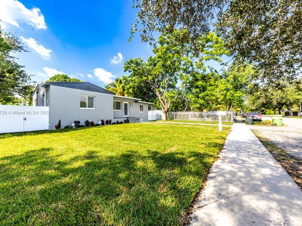 910 NW 133rd St, North Miami FL 33168