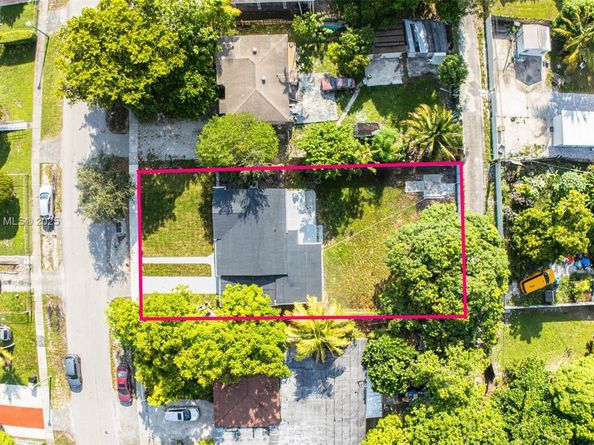 910 NW 133rd St, North Miami FL 33168