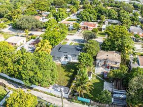 910 NW 133rd St, North Miami FL 33168