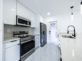 910 NW 133rd St, North Miami FL 33168