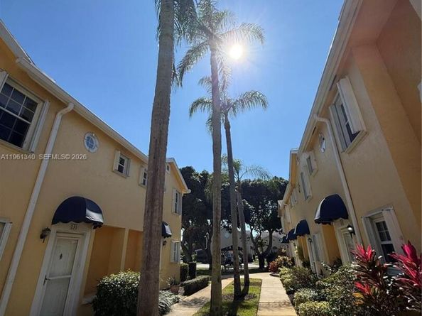 232 Waterside Dr, Hypoluxo FL 33462