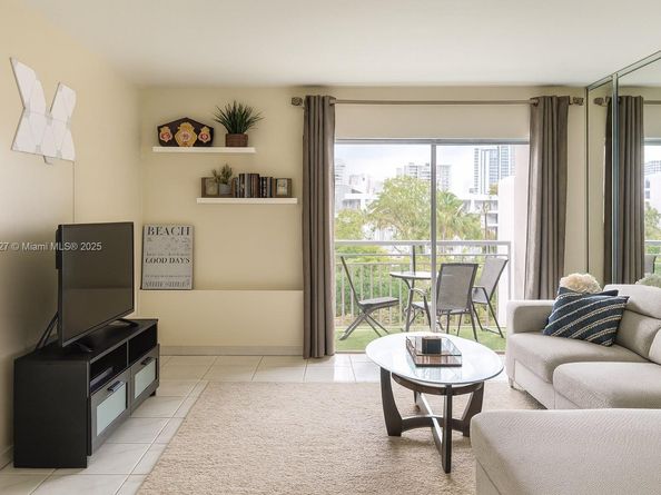 400 Kings Point Dr 327, Sunny Isles Beach FL 33160