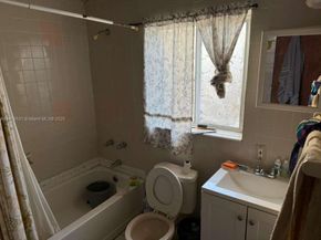 390 NE 30th St, Pompano Beach FL 33064