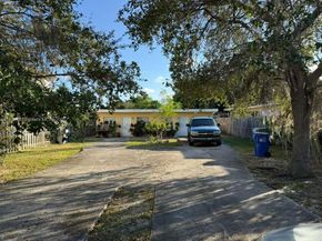 390 NE 30th St, Pompano Beach FL 33064