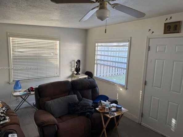 390 NE 30th St, Pompano Beach FL 33064