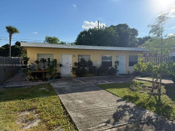 390 NE 30th St, Pompano Beach FL 33064