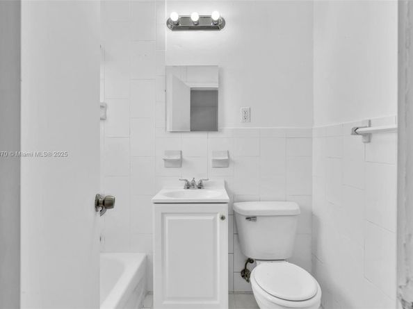 750 84th St, Miami Beach FL 33141