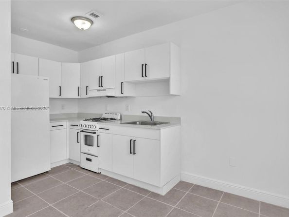 750 84th St, Miami Beach FL 33141
