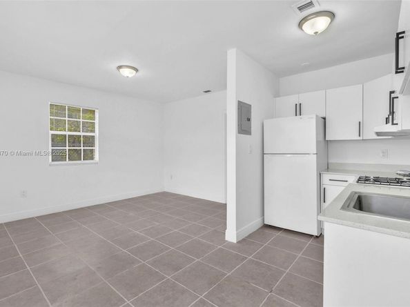 750 84th St, Miami Beach FL 33141