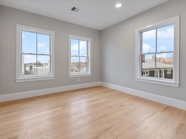 30 Dighton 3, Boston MA 02135