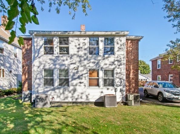 24 Gill Rd 4, Waltham MA 02453