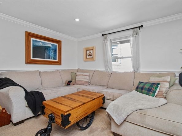 24 Gill Rd 4, Waltham MA 02453