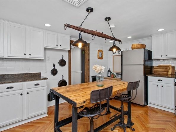 24 Gill Rd 4, Waltham MA 02453