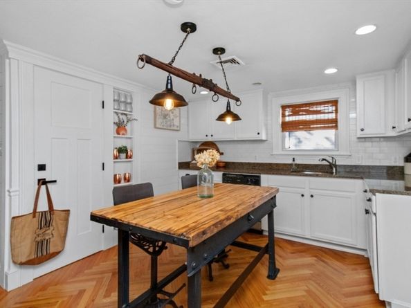 24 Gill Rd 4, Waltham MA 02453