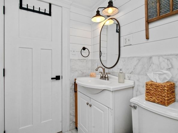 24 Gill Rd 4, Waltham MA 02453