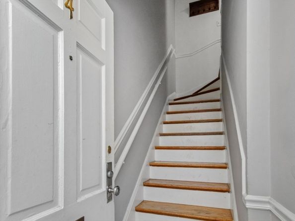 24 Gill Rd 4, Waltham MA 02453