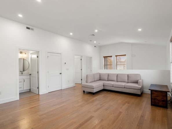 43-45 Welligton 3, Waltham MA 02451