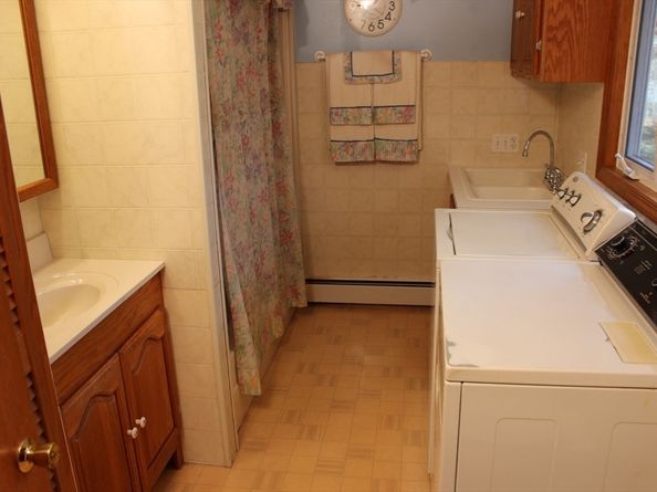 4 Thomas Hill Rd, Millbury MA 01527