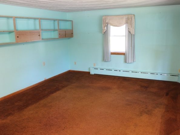 4 Thomas Hill Rd, Millbury MA 01527
