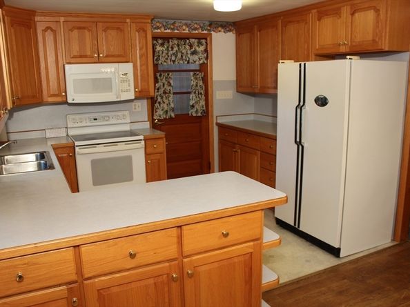 4 Thomas Hill Rd, Millbury MA 01527