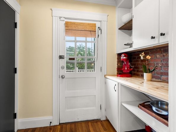 74 Fairview Ave, Peabody MA 01960