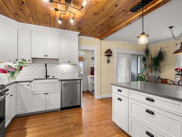 74 Fairview Ave, Peabody MA 01960