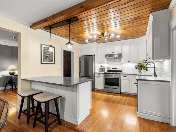 74 Fairview Ave, Peabody MA 01960