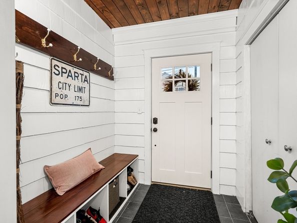 74 Fairview Ave, Peabody MA 01960