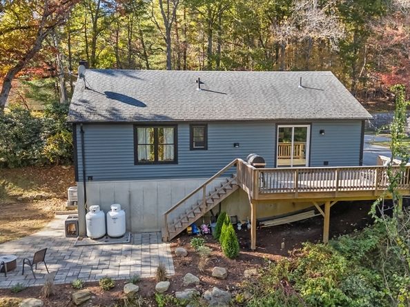 89 River Rd, Sturbridge MA 01566