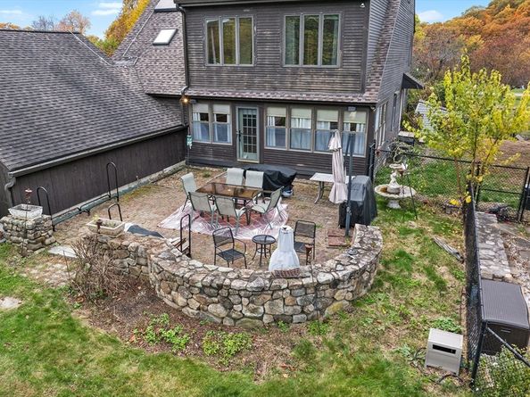 4 Lincoln St, Lunenburg MA 01462