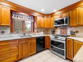 4 Lincoln St, Lunenburg MA 01462