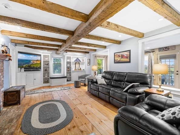 4 Lincoln St, Lunenburg MA 01462