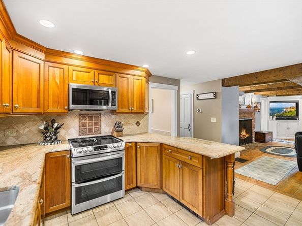 4 Lincoln St, Lunenburg MA 01462