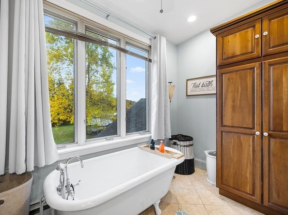 4 Lincoln St, Lunenburg MA 01462