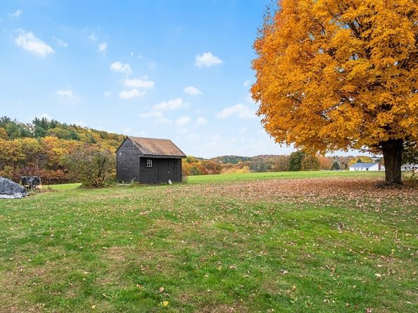 4 Lincoln St, Lunenburg MA 01462