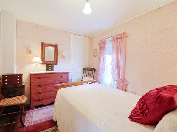 38 W Main St, Millbury MA 01527