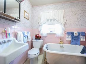 38 W Main St, Millbury MA 01527