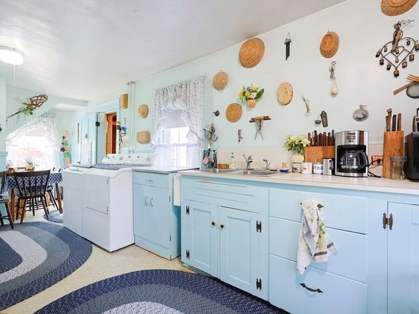 38 W Main St, Millbury MA 01527